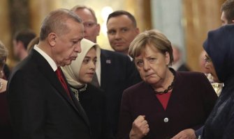 Merkel: Sastanak “četvorke“ u Londonu bio je dobar i koristan