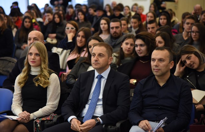 Nastavnici i škole će direktno u sistem unositi informacije o talentima djece