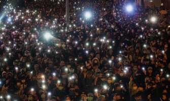 Hongkong: Stotine hiljada demonstranata u povorci od dva kilometra