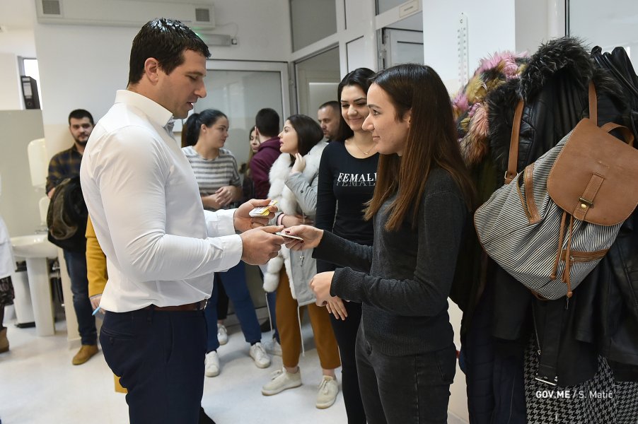 492077511736a6c759401o