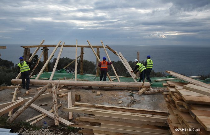 Ulcinj: Izvođač uhapšen, nelegalni objekat srušen (VIDEO)