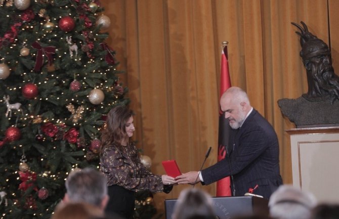 Rama uručio zlatnu medalju i zahvalnicu crnogorskom spasilačkom timu