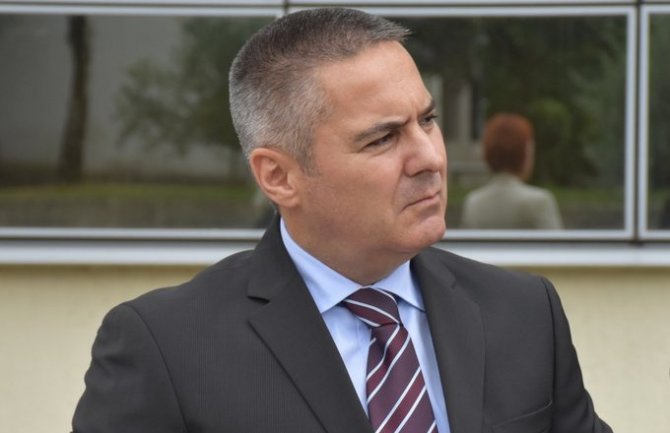 UP: Veljović i njegovi saradnici nikada ne putuju biznis klasom