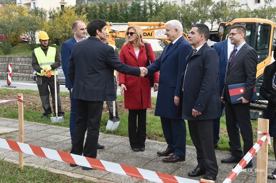 49228055512260aa4e02do