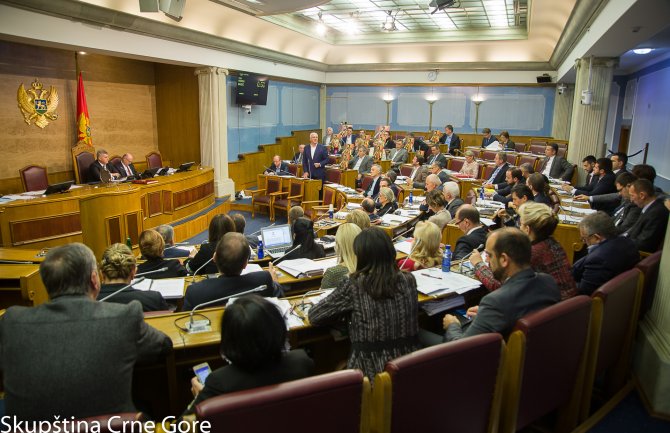 Mandić u Skupštini: Ovdje će se desiti strašne stvari