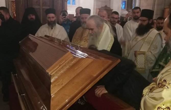 U Sabornu crkvu stigle mošti Svetog Vasilija kome će se danas pokloniti vjernici iz Crne Gore