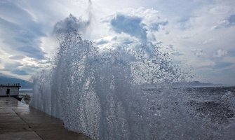 Na snazi crveni meteoalarm za centralne i južne djelove CG: Obilne padavine, jak vjetar