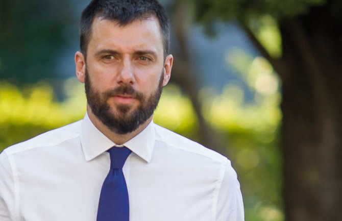 SDP traži besplatne udžbenike za sve osnovce