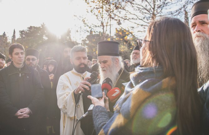 Amfilohije: Poslanici da poslušaju glas naroda(FOTO)