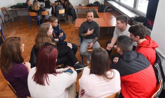 Osnažiti učenike kako bi u školskom okruženju stvarali jednake i realne mogućnosti za sve