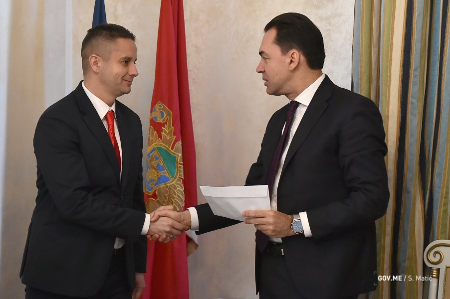 49298065001dc823985d0o