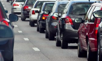 Tokom praznika veliki broj nezgoda, policija apeluje na vozače da ne upravljaju vozilom u pijanom stanju i prijave one koji to čine