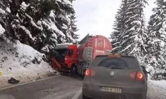 Teška nesreća u BIH: Dvije osobe poginule, jedna teško povrijeđena