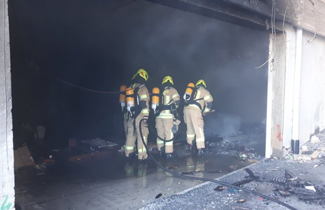 Gorjela garaža u škaljarskom stambenom kompleksu