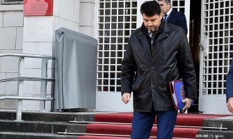 Ambasador Srbije osudio paljenje crnogorske zastave, odbio da primi protestnu notu