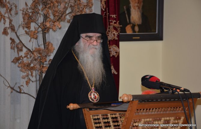Amfilohije: Raduje molitvena probuđenost koja je najčudesniji božićni badnjak današnje Crne Gore