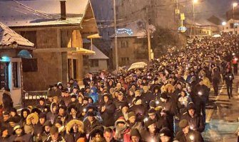 Molitveni hod neće stati: Ima nas mnogo, ne guši nas strah, ne smeta nam mećava