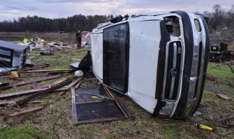 SAD: U nevremenu stradalo najmanje 11 osoba