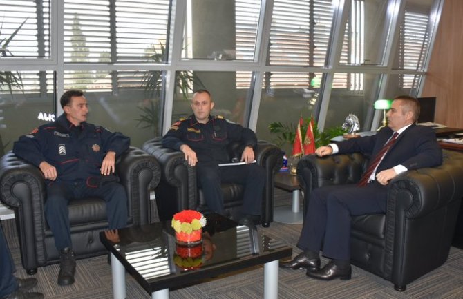 Veljović ugostio policajce koji su spasili tri osobe na Skadarskom:  Bezbjednost građana prioritet 