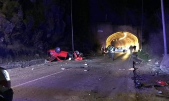 Udes na putu Bar-Ulcinj: Vozilo završilo na krovu, jedna osoba povrijeđena(FOTO)