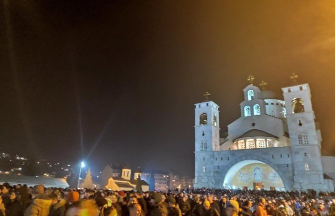 Amfilohije: Ako posluša narod vlast će potvrditi da je narodna vlast; Joanikije:  Pa i Crna Gora je Kosovo