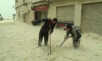 Španija u haosu čitav grad prekriven morskom pjenom (VIDEO)