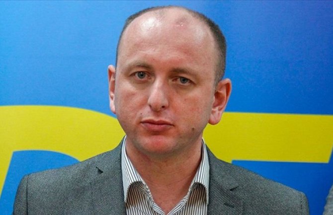 Viši sud još nije odlučio hoće li Kneževiću skinuti nanogicu