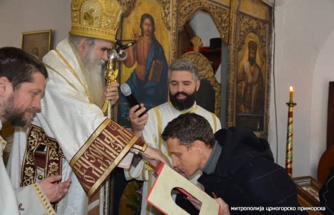 Gojković na liturgiji u Cetinjskom manastiru: Hvala na blagoslovu, reprezentaciji to mnogo znači