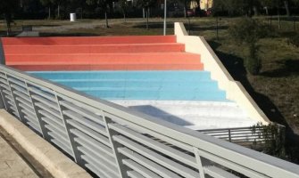 Stepenište kod Ruskog mosta u bojama trobojke