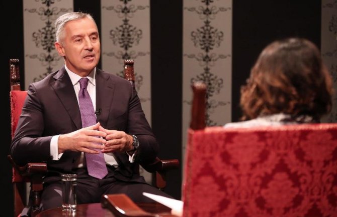 Đukanović: Srbi imaju svoju crkvu, moramo to omogućiti i Crnogorcima, članovi DPS-a da ne idu na antidržavne litije