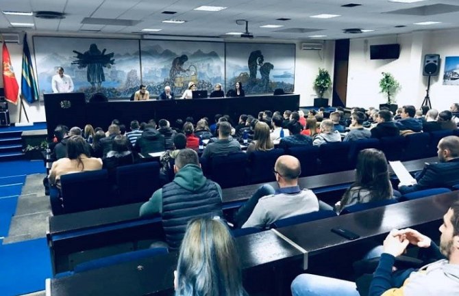 Mladi DPS Bar: Mladi da stanu u odbranu Crne Gore