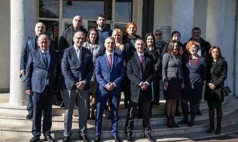 Dom zdravlja PG dobio 15 specijalista; Hrapović: Država se sa posebnim senzibilitetom odnosi prema svim pitanjima koja tište bijele mantile