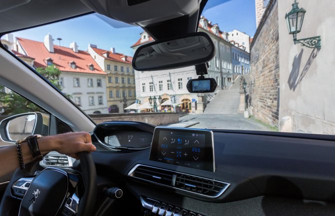 Auto kamera ne bi smjela biti postavljena na vjetrobranskom staklu