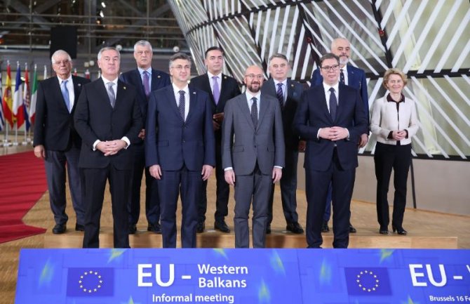 Đukanović večeras u Briselu