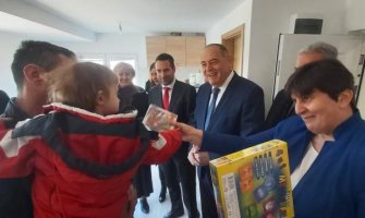 12 porodica u Spužu dobilo novi dom; Simović: 33 dječija osmjeha najbolja potvrda da smo na dobrom putu 