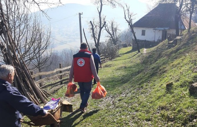 Crveni krst Bijelo Polje uručio humanitarnu pomoć Nadi iz Unevine