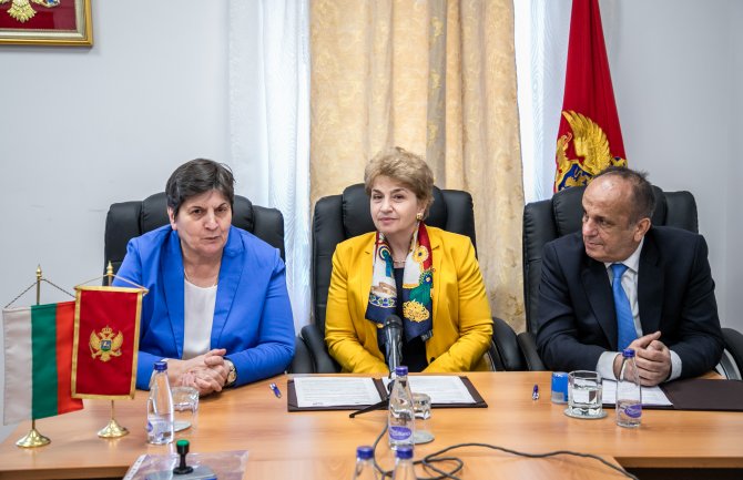 Ambasada Bugarske donirala sredstva za opremanje senzorne sobe