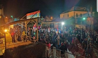 Ušli u Crnu Goru mladići koji su iz Beograda krenuli pješke, priređen im doček u Pljevljima