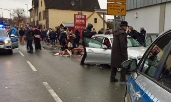  Njemačka: Automobil uletio u gomilu ljudi na paradi, 15 povrijeđenih, među njima i djeca (FOTO)