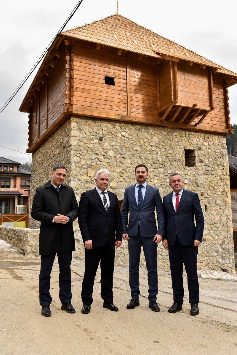 49579916772f2976f176bo