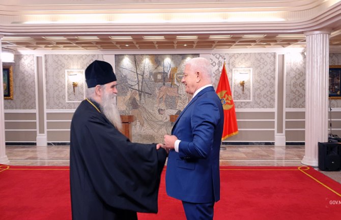  Vlada nije povukla zakon o majkama, Mitropolija može da podnese inicijativu za ocjenu ustavnosti