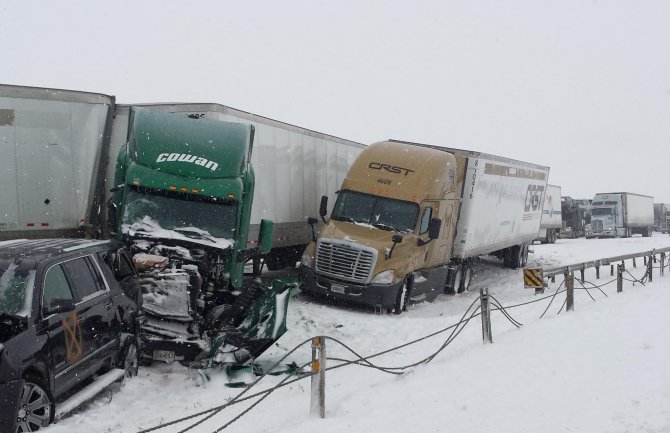 Veliki lančani sudar u SAD: Tri osobe stradale u sudaru 100 vozila(VIDEO)