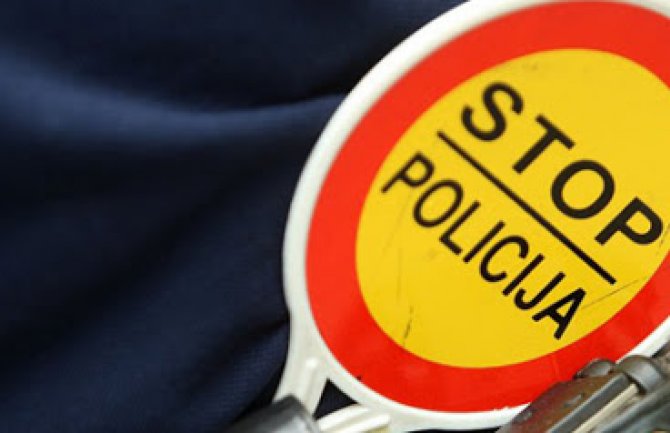 19-godišnjaku 15 dana zatvora: Nije se zaustavio na znak policije, vozio pijan bez vozačke dozvole