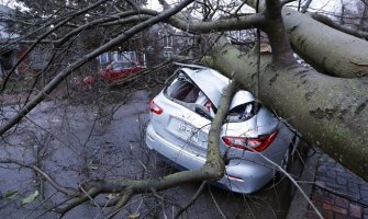 Najmanje 22 osobe su poginule i 140 zgrada uništeno u udaru tornada (FOTO) (VIDEO)
