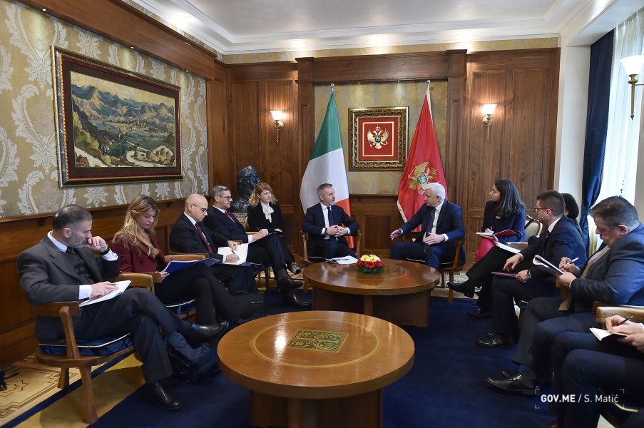 4961652582811b5644230o