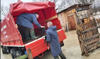 Vatrogasci u Pljevljima spasili od poplave 150 ovaca i 60 jagnjadi, evakuacija trajala 5 sati