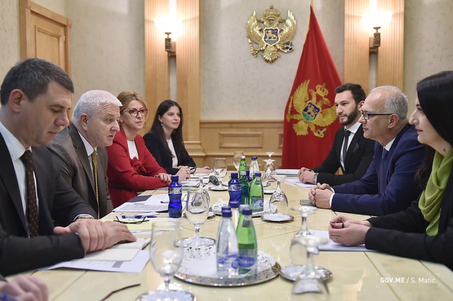 4962631522164d90f1941c