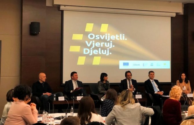 Ohrabriti žene i djevojčice da ne trpe i ne prikrivaju bilo koju vrstu nasilja