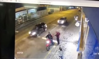 Htio da opljačka par na ulici pa odustao kada je shvatio o kome se radi (VIDEO)