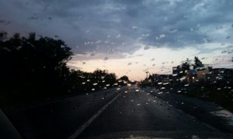 Djelimično sunčano, ponegdje kiša